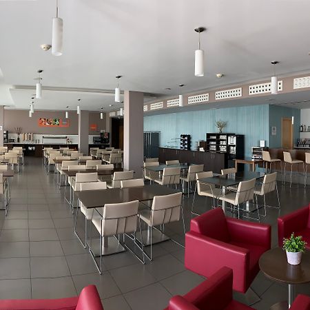 Holiday Inn Express Vitoria By Ihg Bagian luar foto