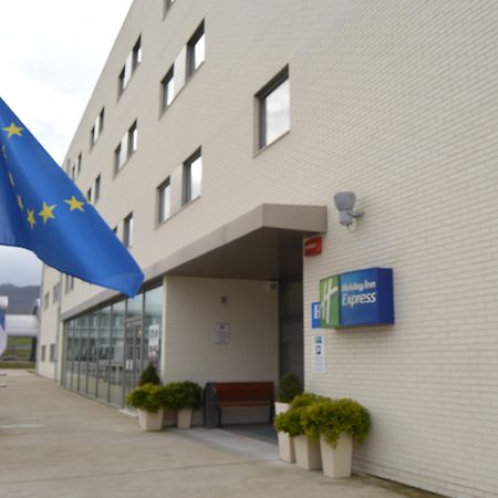 Holiday Inn Express Vitoria By Ihg Bagian luar foto