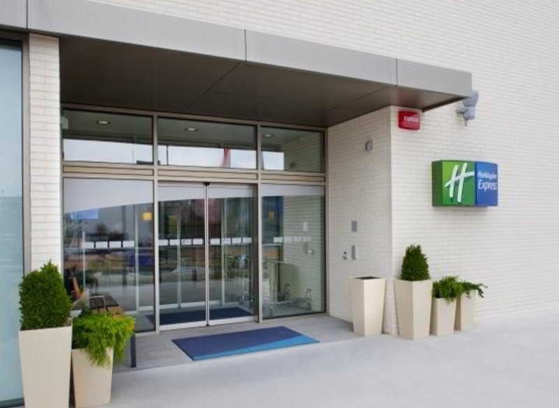 Holiday Inn Express Vitoria By Ihg Bagian luar foto