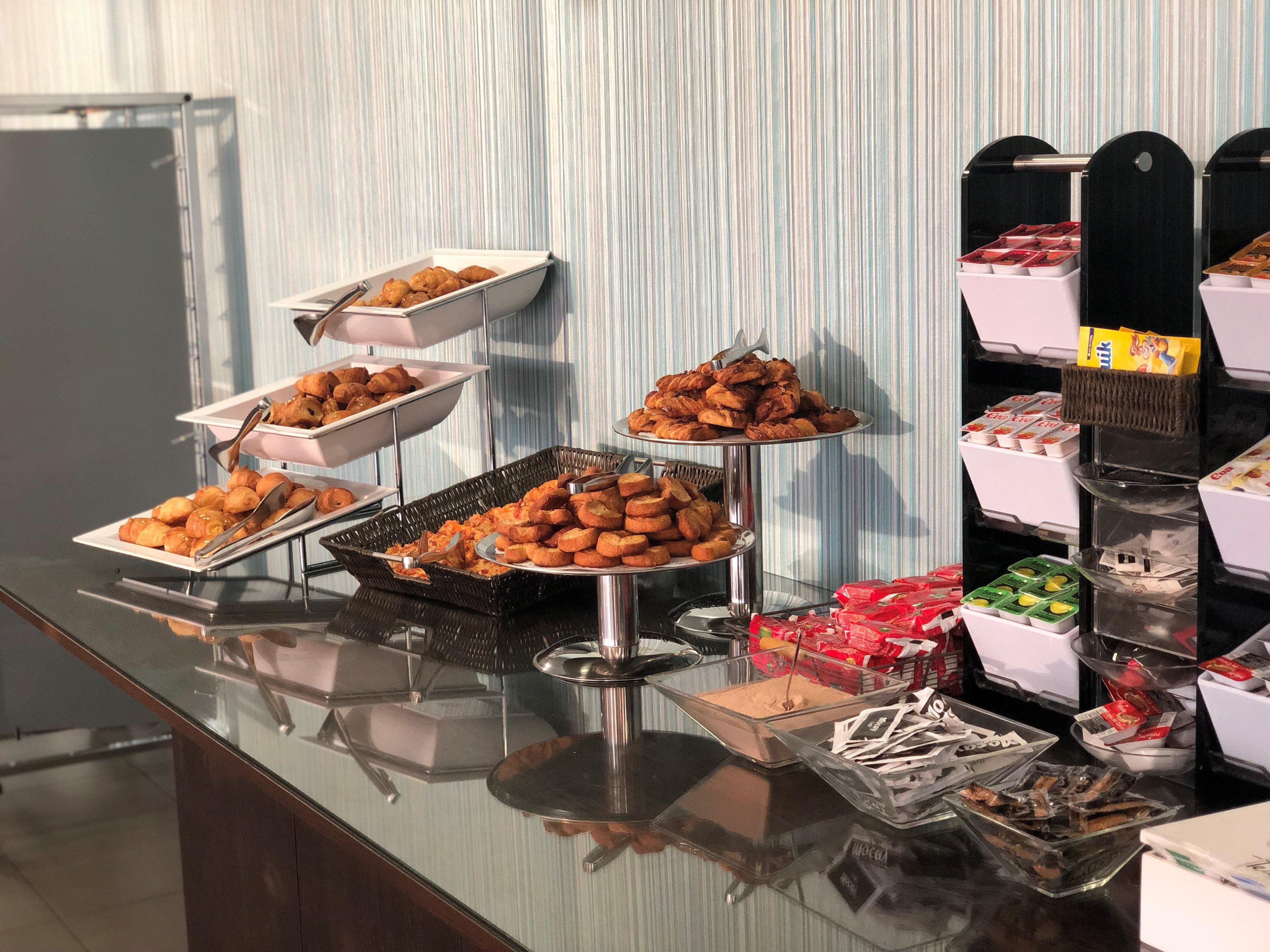 Holiday Inn Express Vitoria By Ihg Bagian luar foto