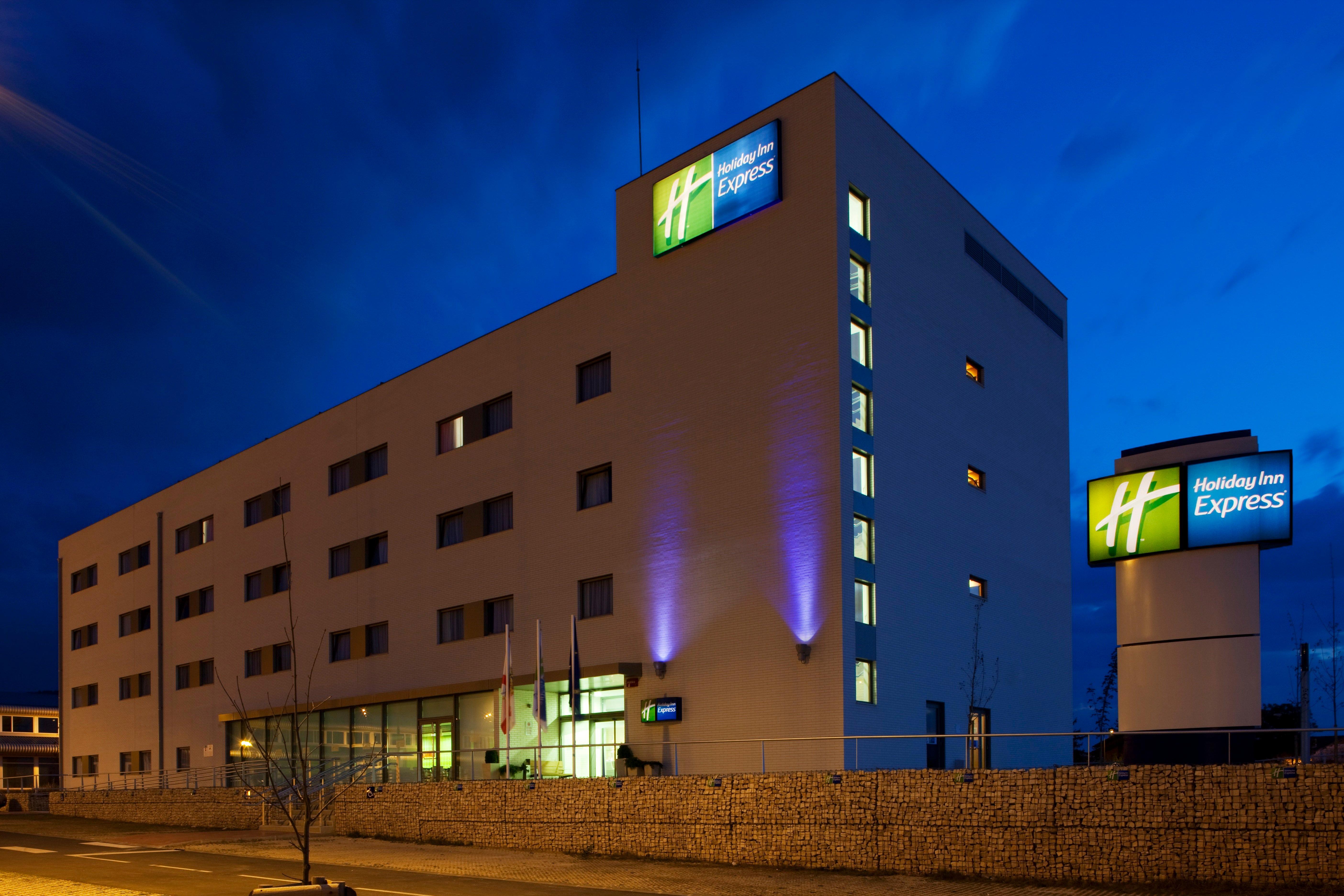 Holiday Inn Express Vitoria By Ihg Bagian luar foto