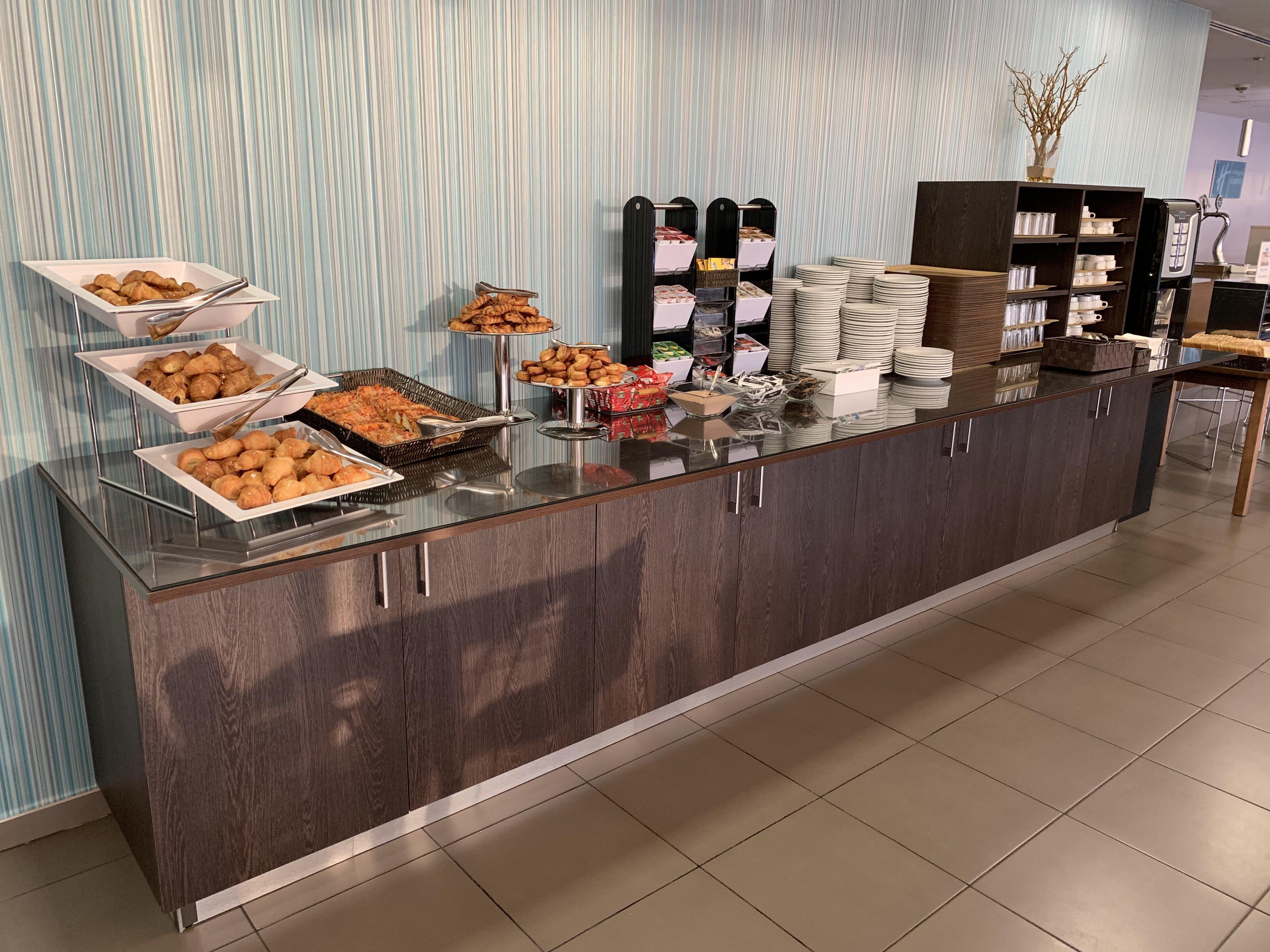 Holiday Inn Express Vitoria By Ihg Bagian luar foto