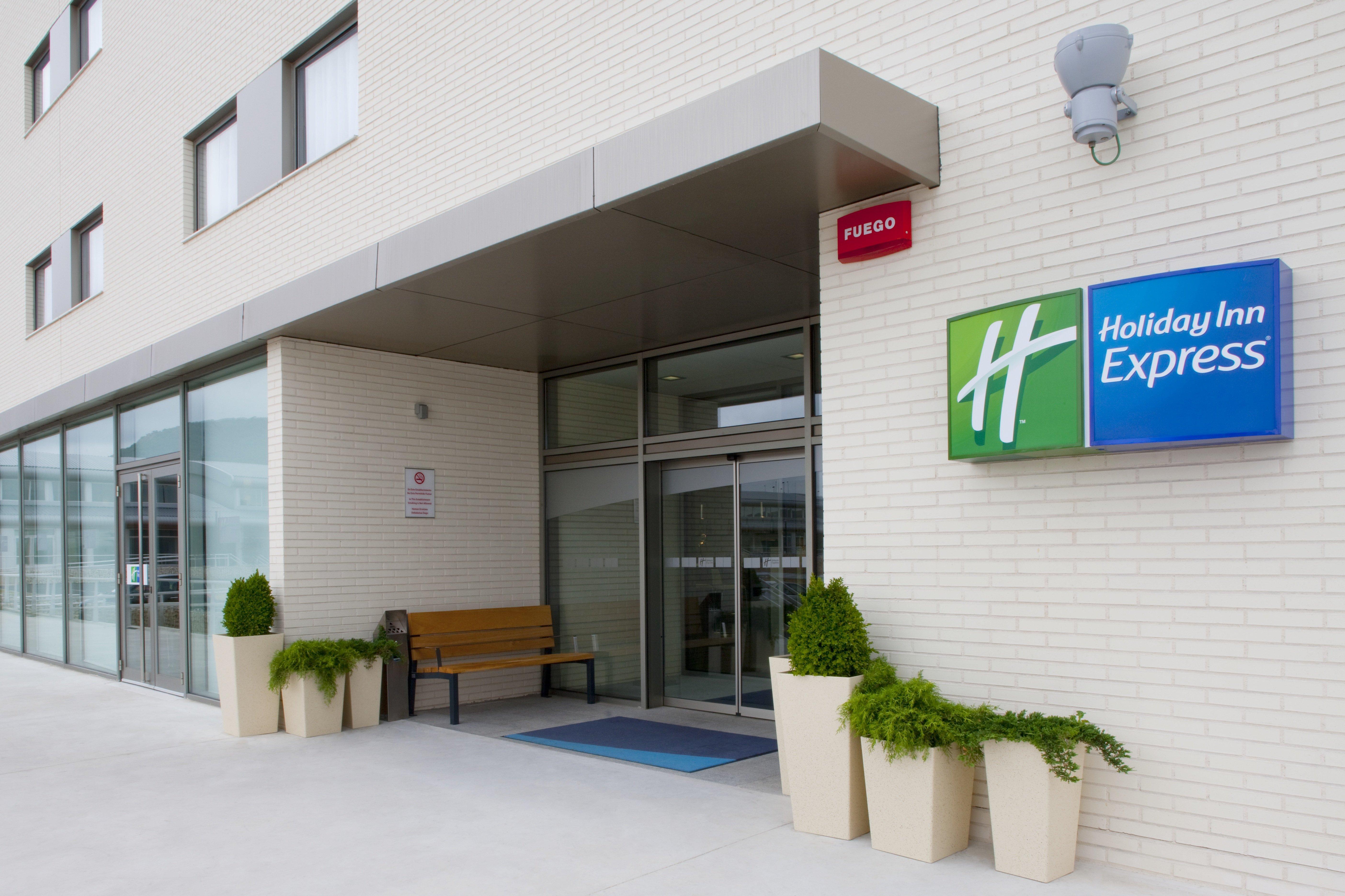Holiday Inn Express Vitoria By Ihg Bagian luar foto