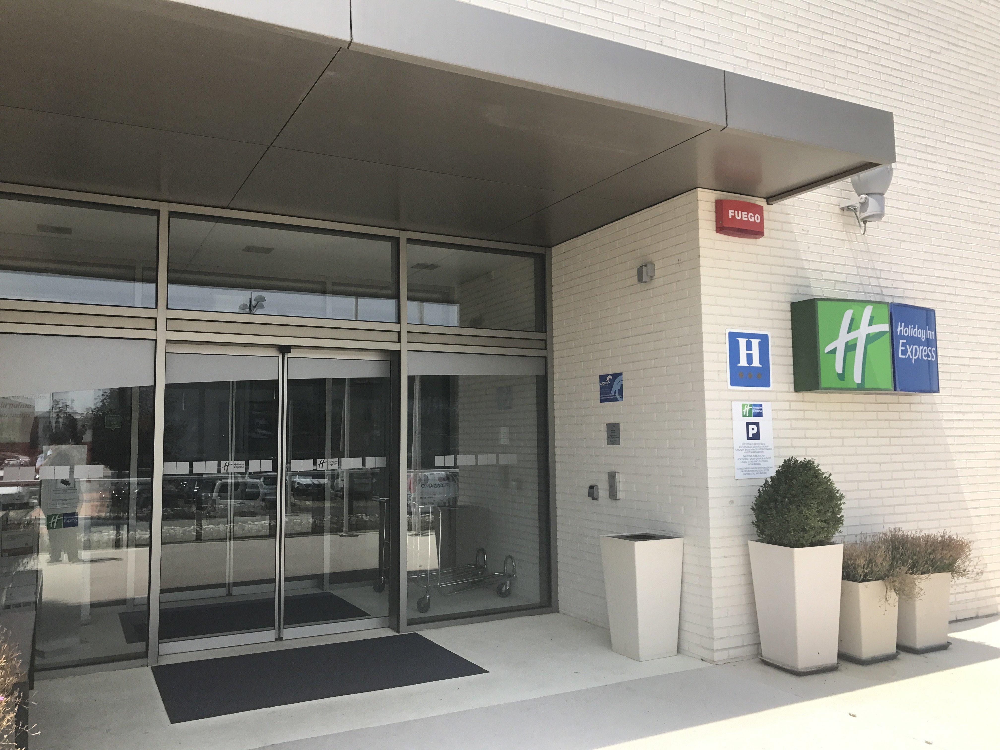 Holiday Inn Express Vitoria By Ihg Bagian luar foto