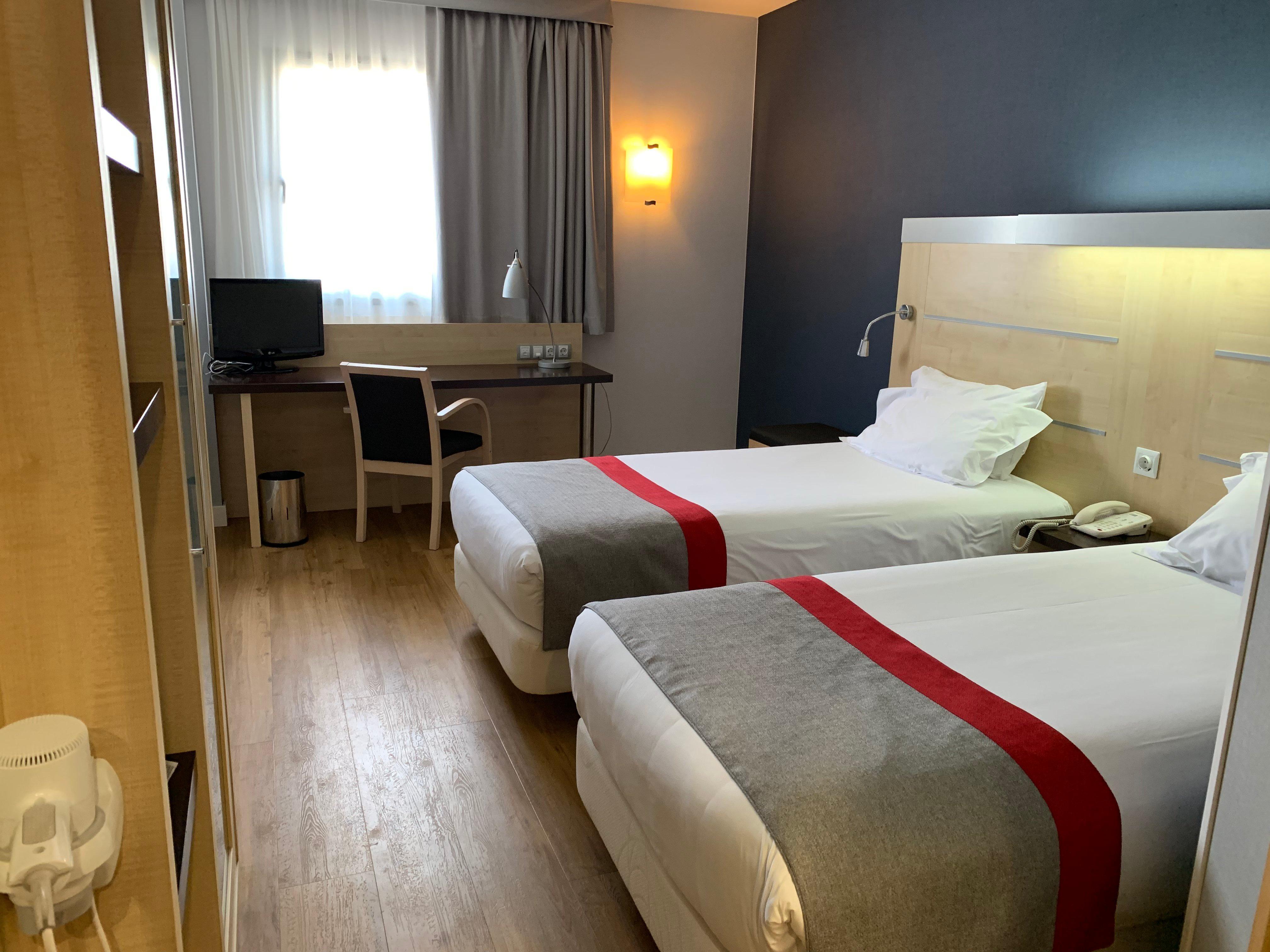 Holiday Inn Express Vitoria By Ihg Bagian luar foto