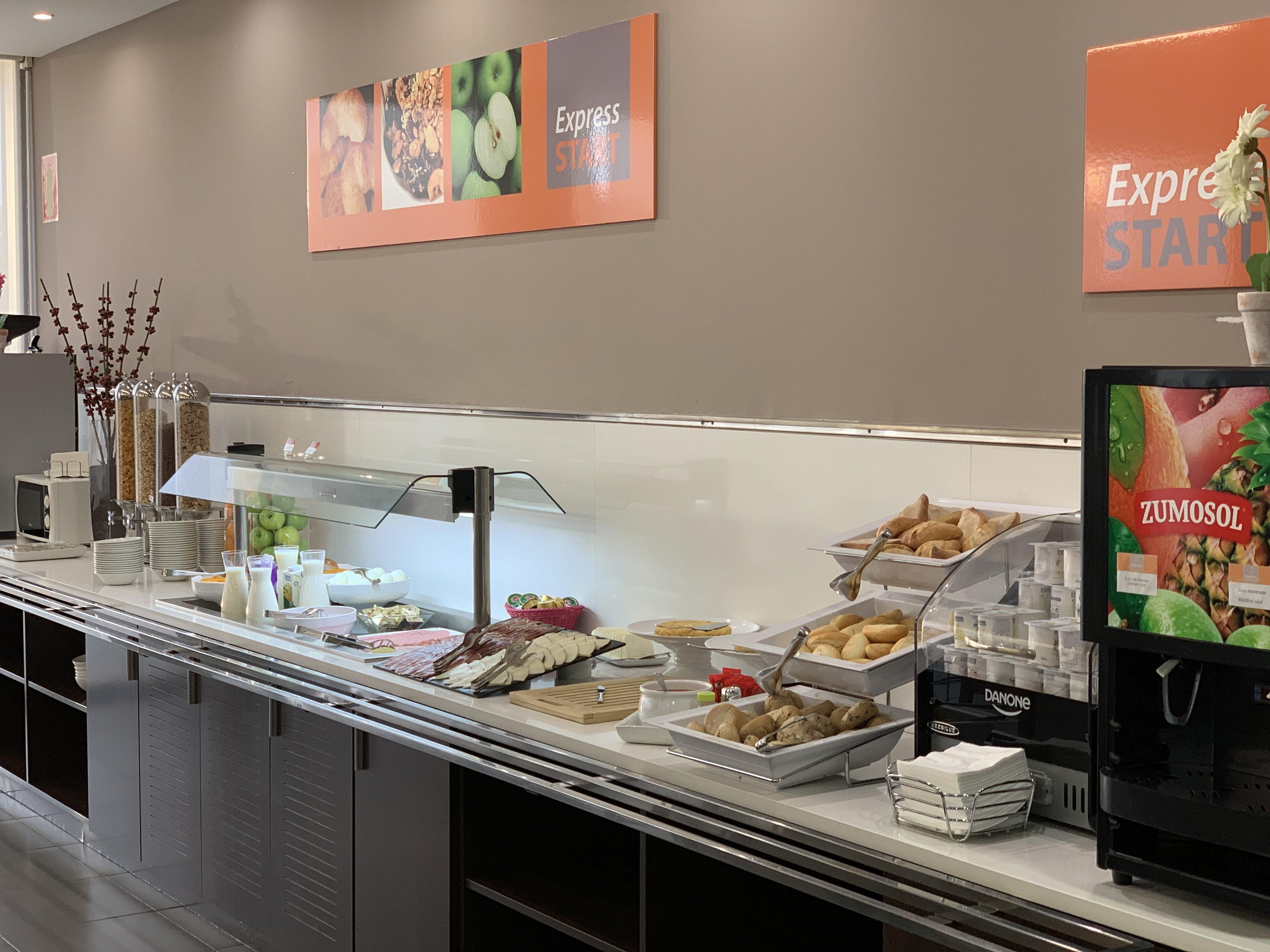Holiday Inn Express Vitoria By Ihg Bagian luar foto