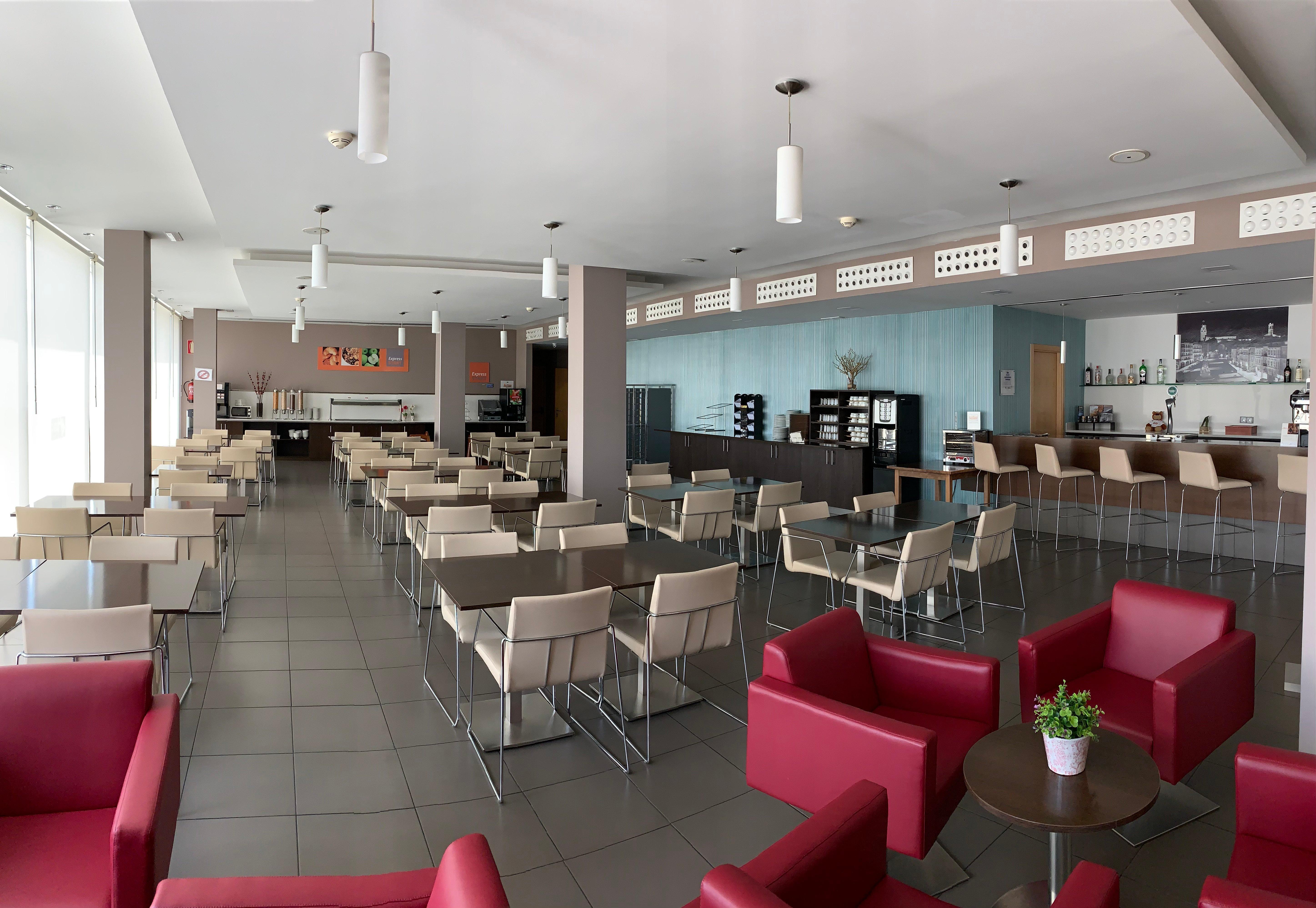 Holiday Inn Express Vitoria By Ihg Bagian luar foto
