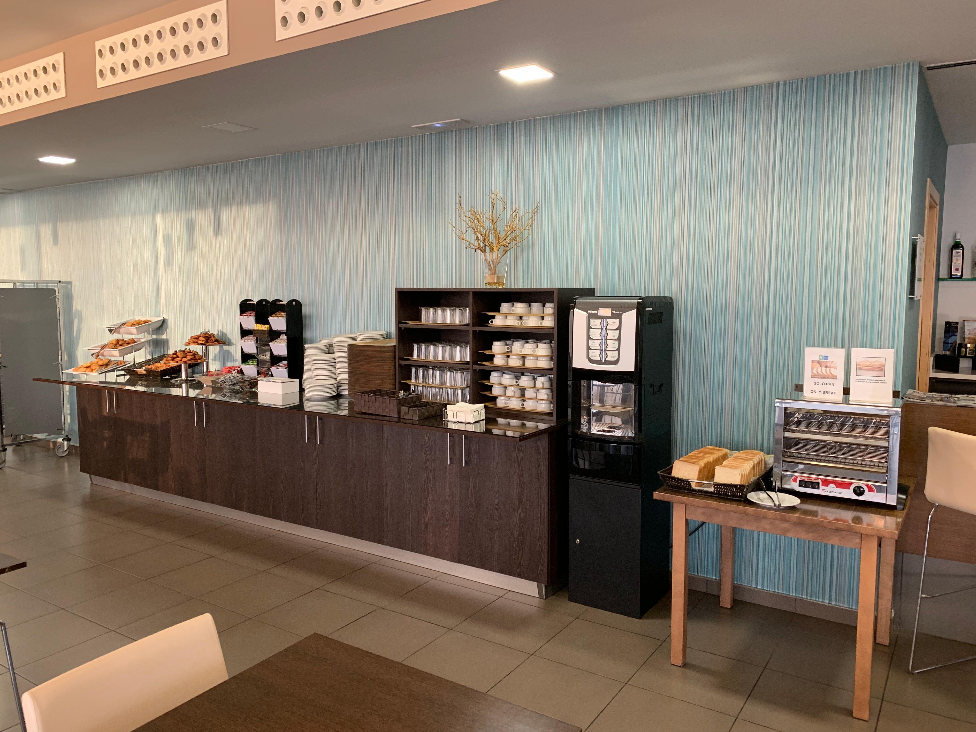 Holiday Inn Express Vitoria By Ihg Bagian luar foto