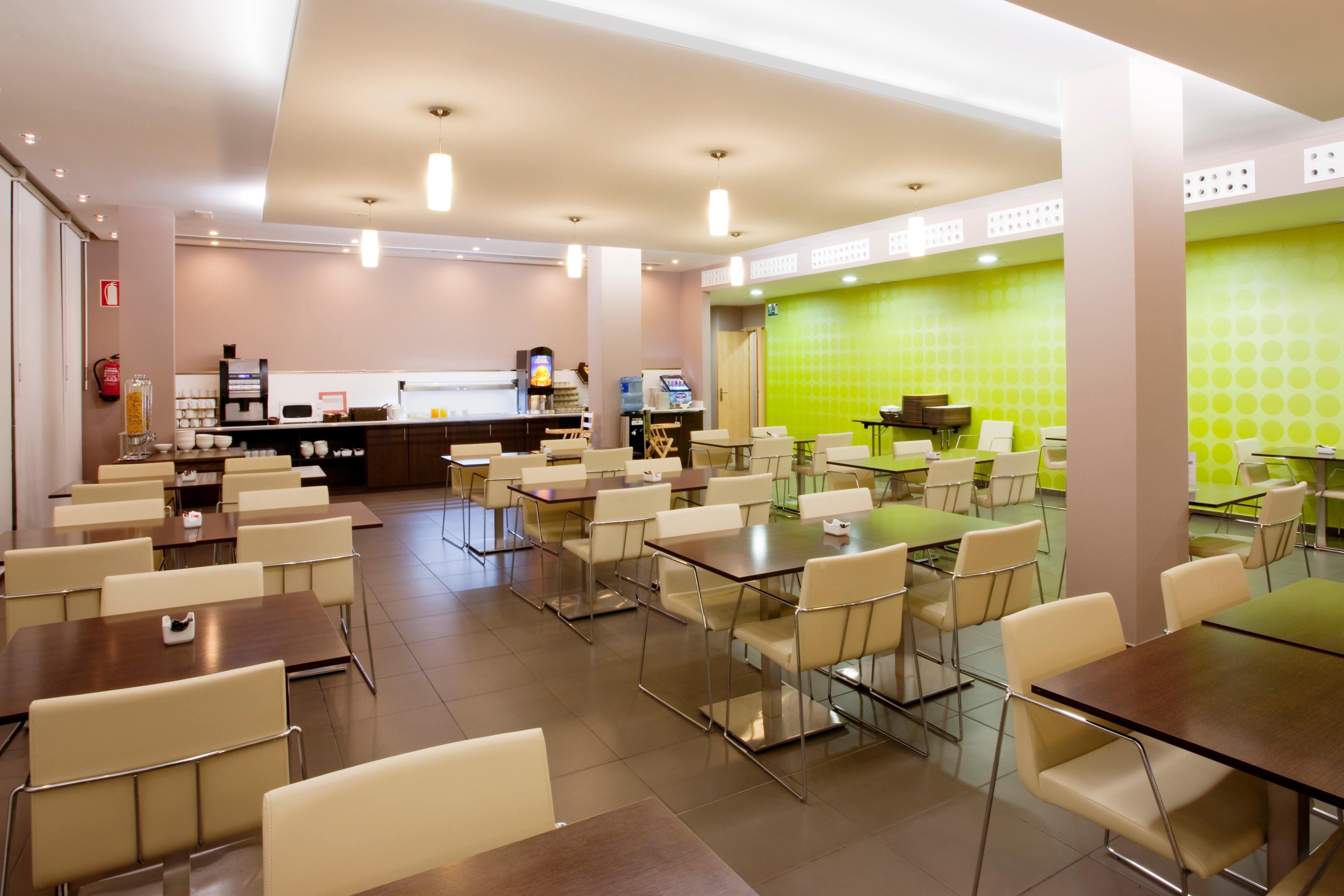 Holiday Inn Express Vitoria By Ihg Bagian luar foto