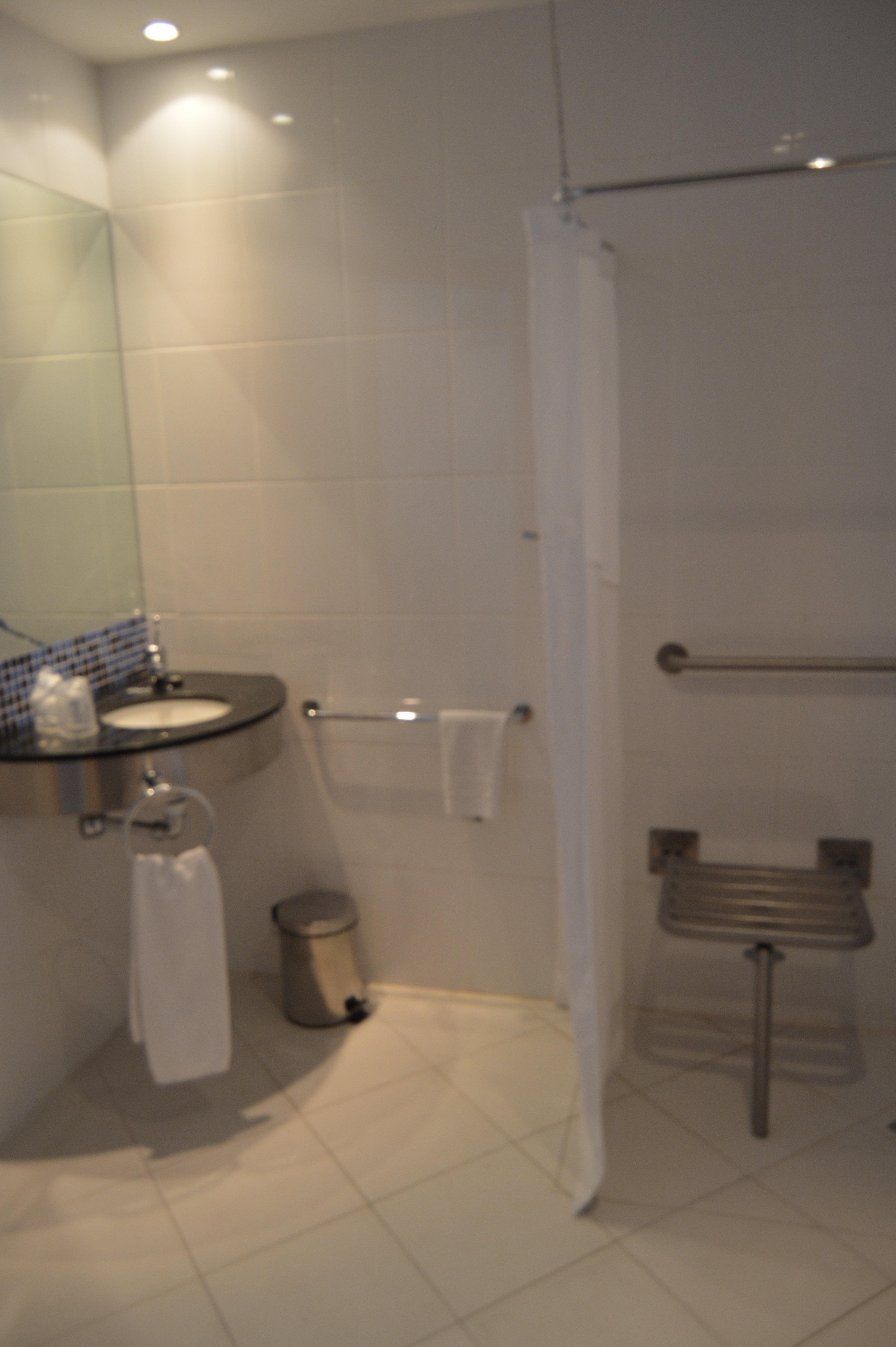 Holiday Inn Express Vitoria By Ihg Bagian luar foto