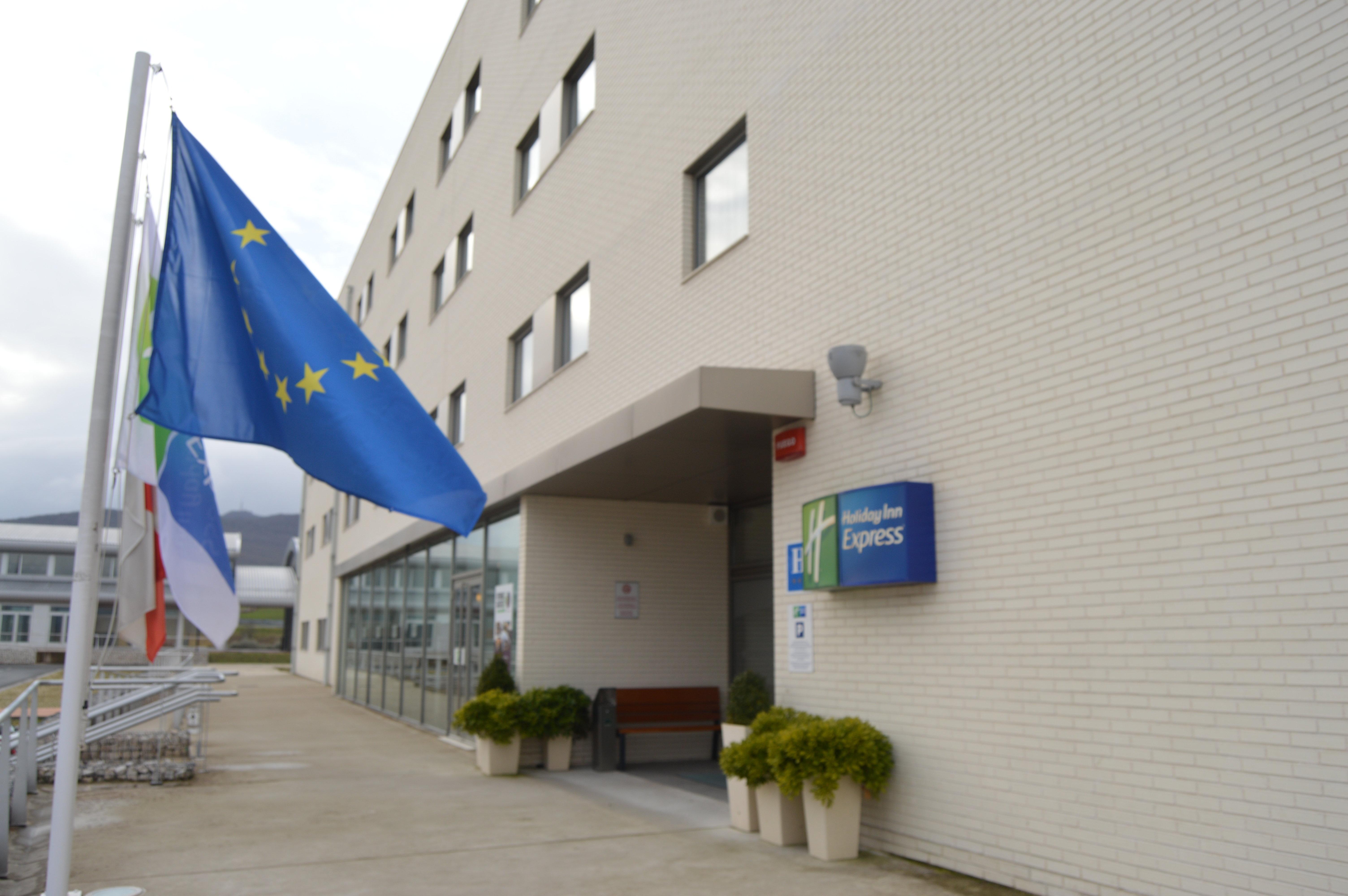 Holiday Inn Express Vitoria By Ihg Bagian luar foto