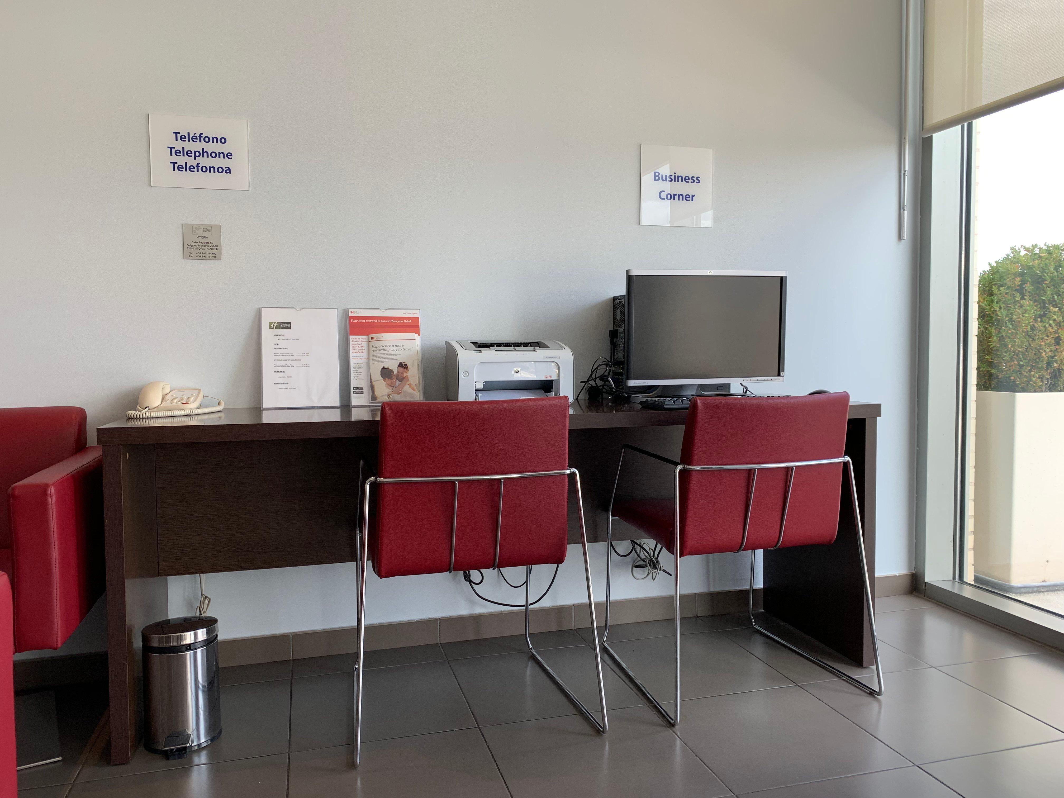 Holiday Inn Express Vitoria By Ihg Bagian luar foto
