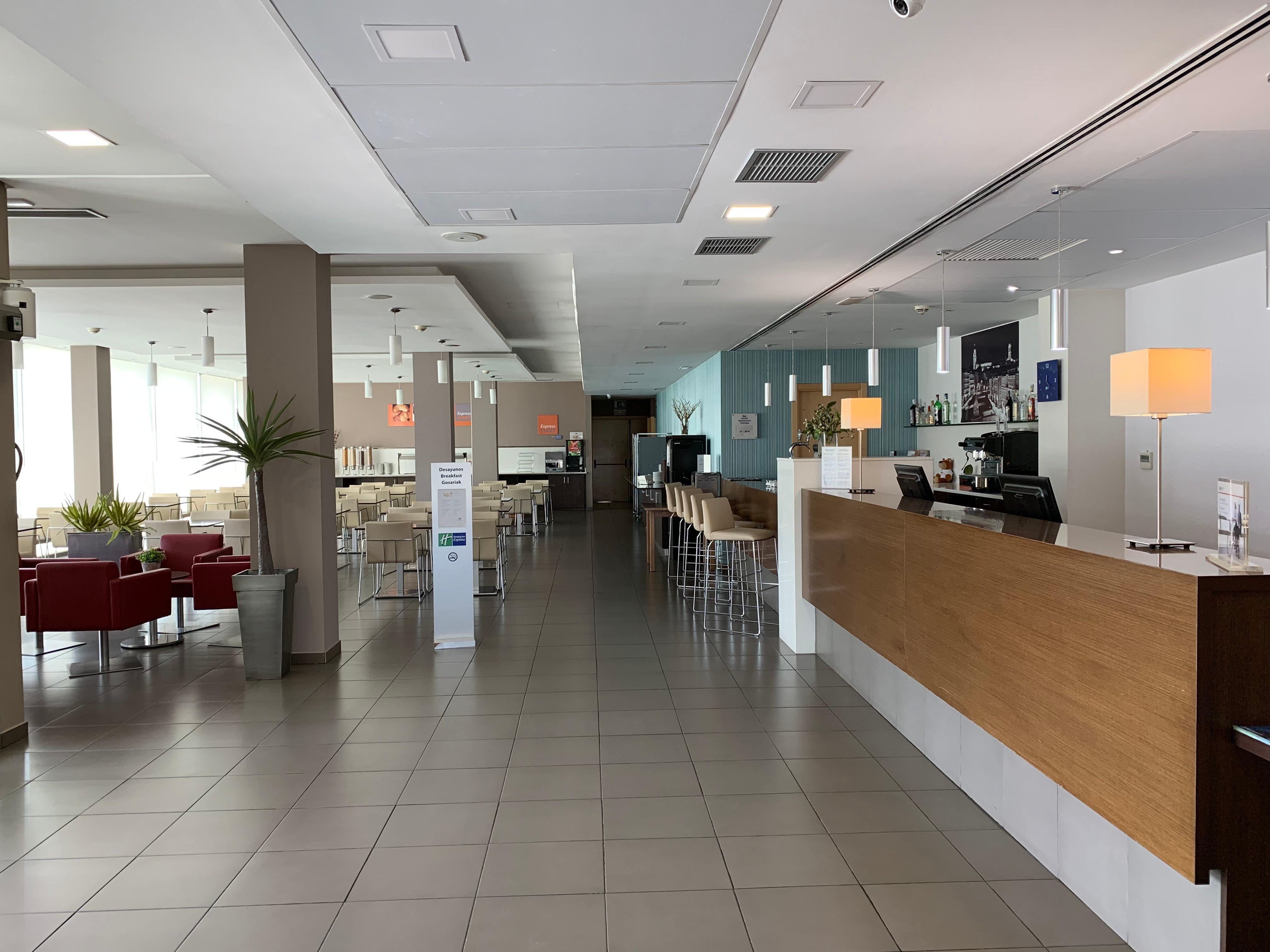 Holiday Inn Express Vitoria By Ihg Bagian luar foto