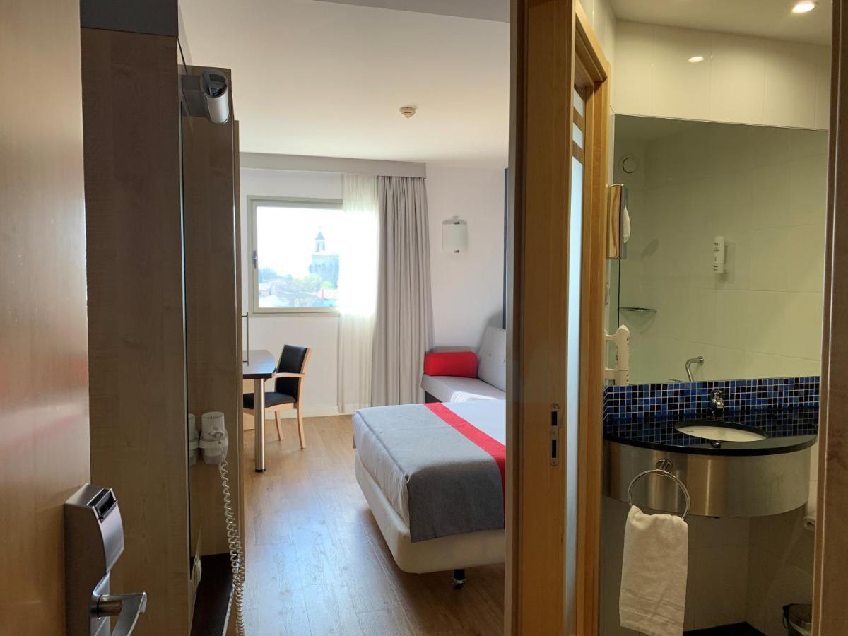 Holiday Inn Express Vitoria By Ihg Bagian luar foto
