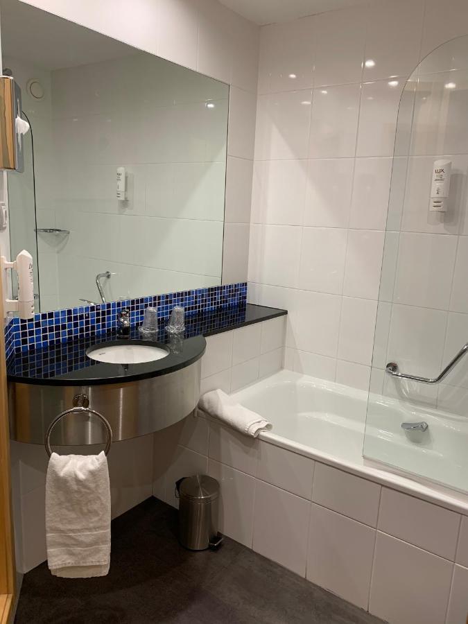 Holiday Inn Express Vitoria By Ihg Bagian luar foto