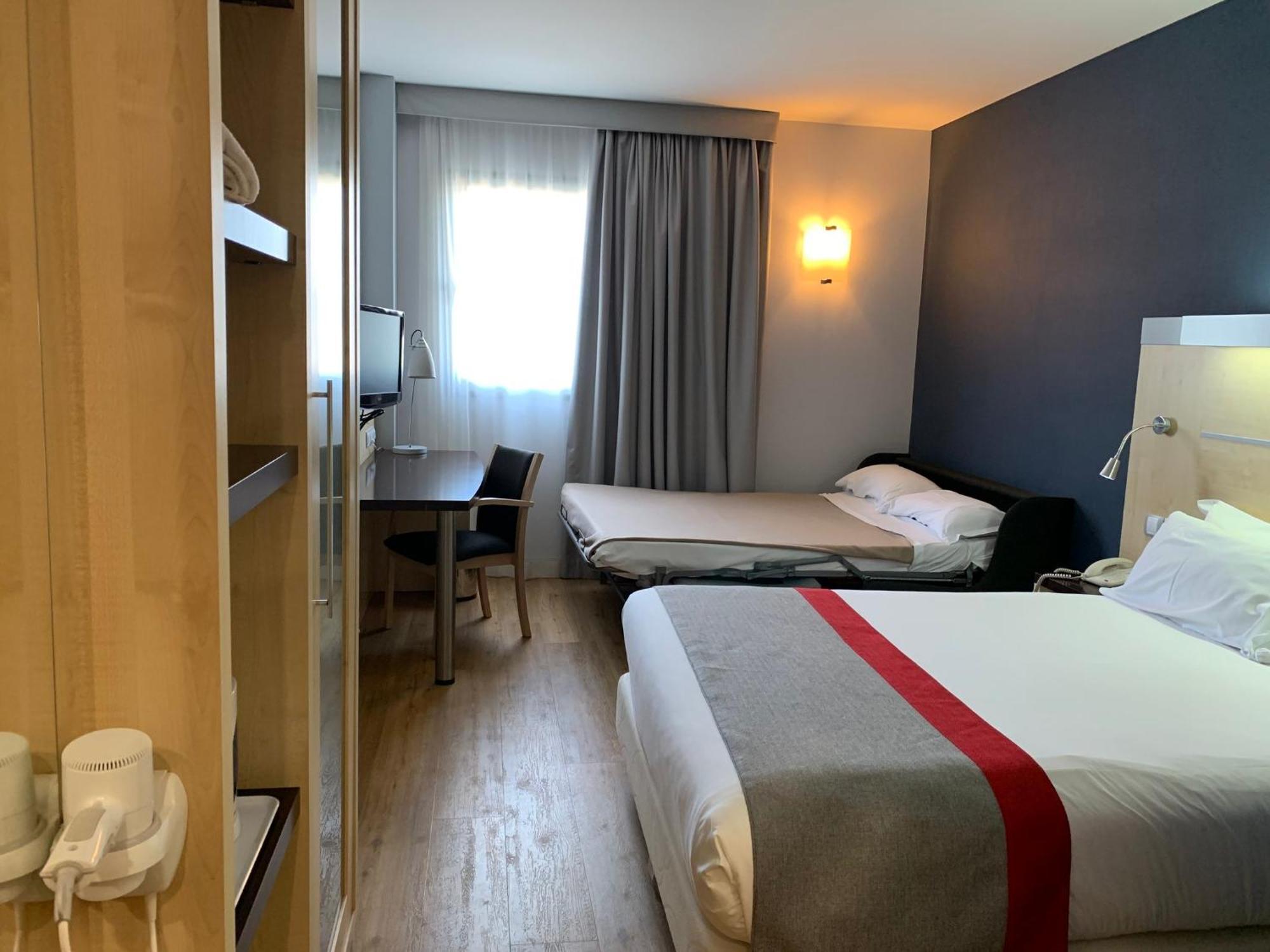 Holiday Inn Express Vitoria By Ihg Bagian luar foto