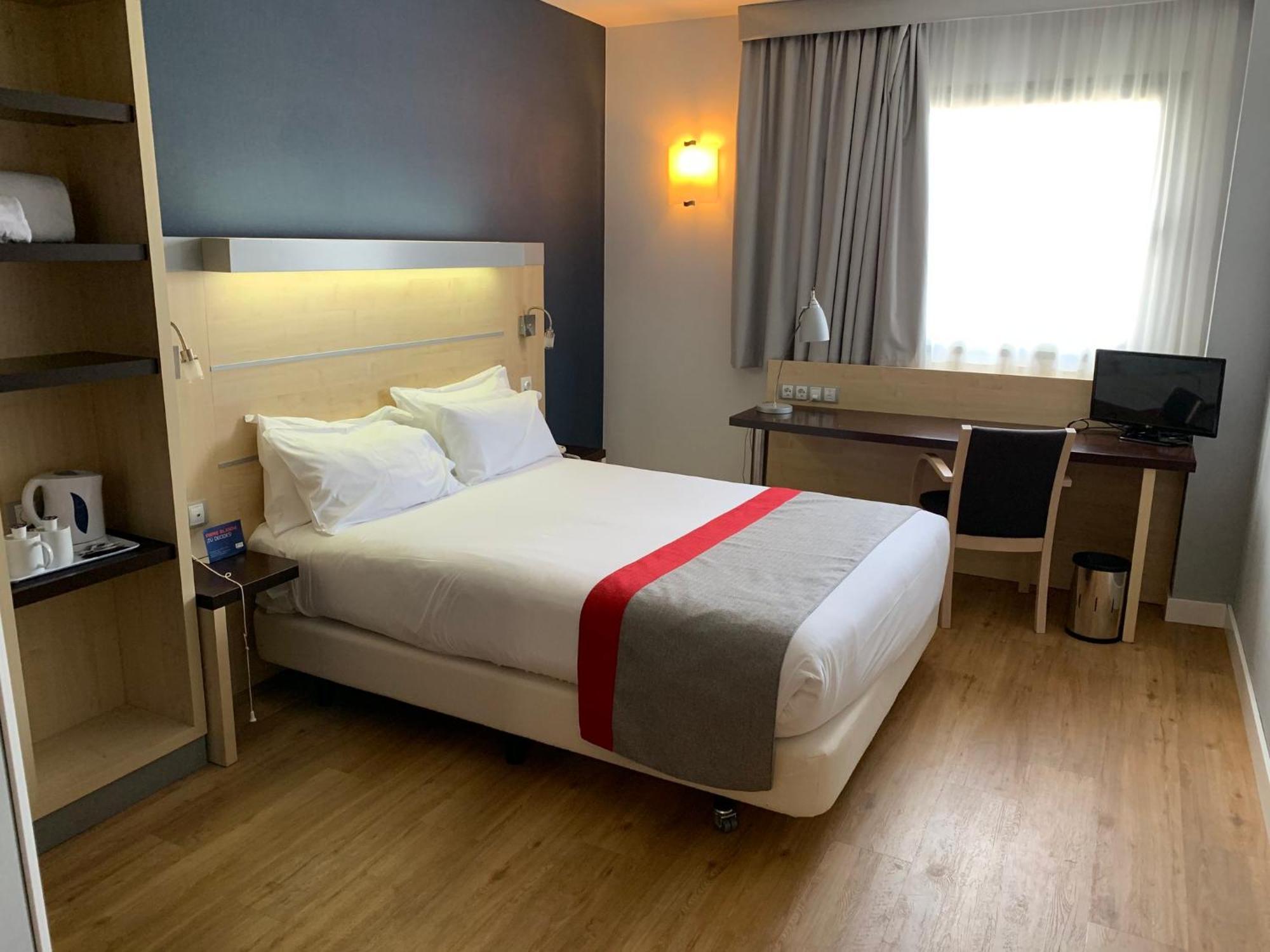 Holiday Inn Express Vitoria By Ihg Bagian luar foto
