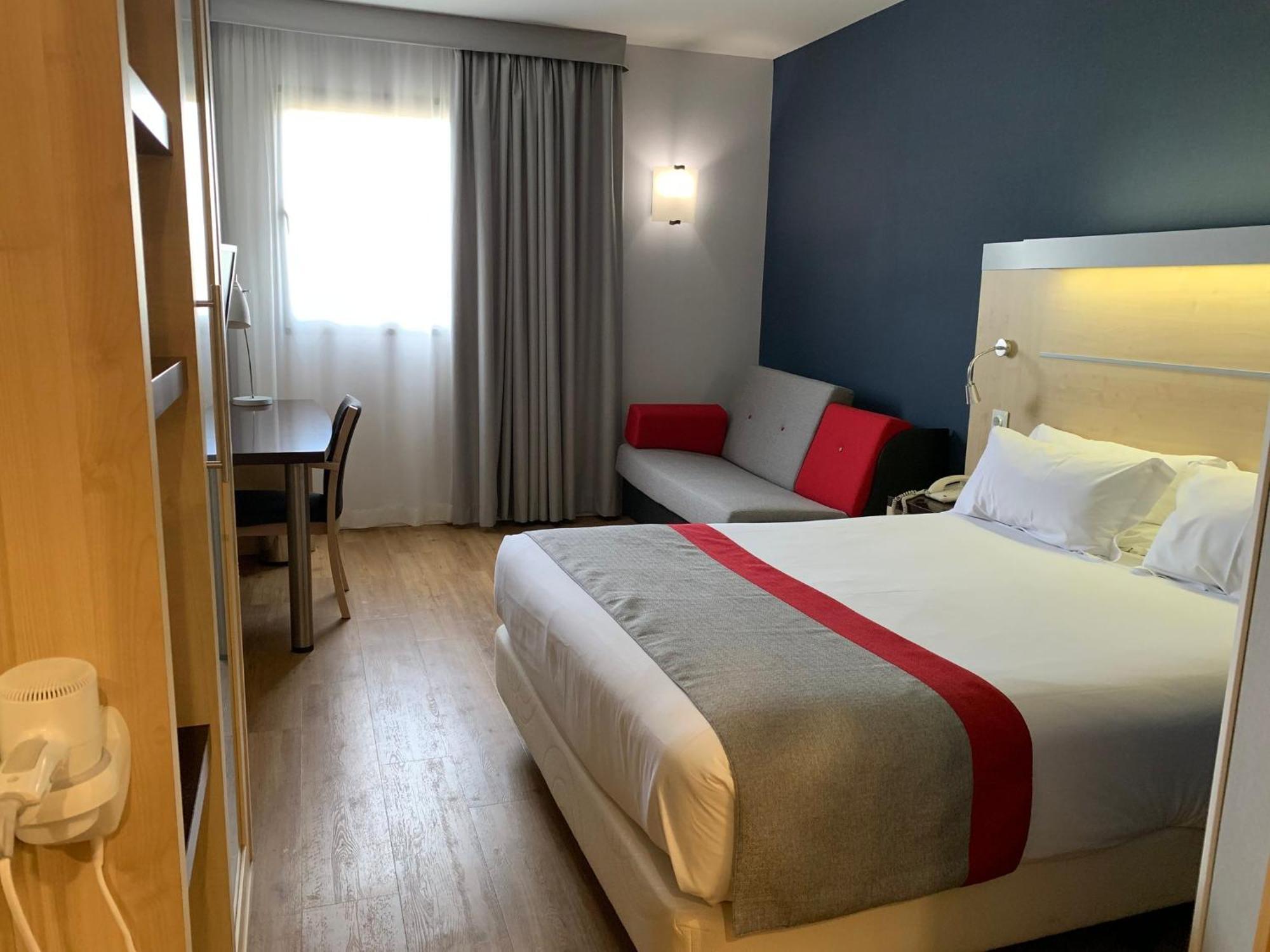 Holiday Inn Express Vitoria By Ihg Bagian luar foto