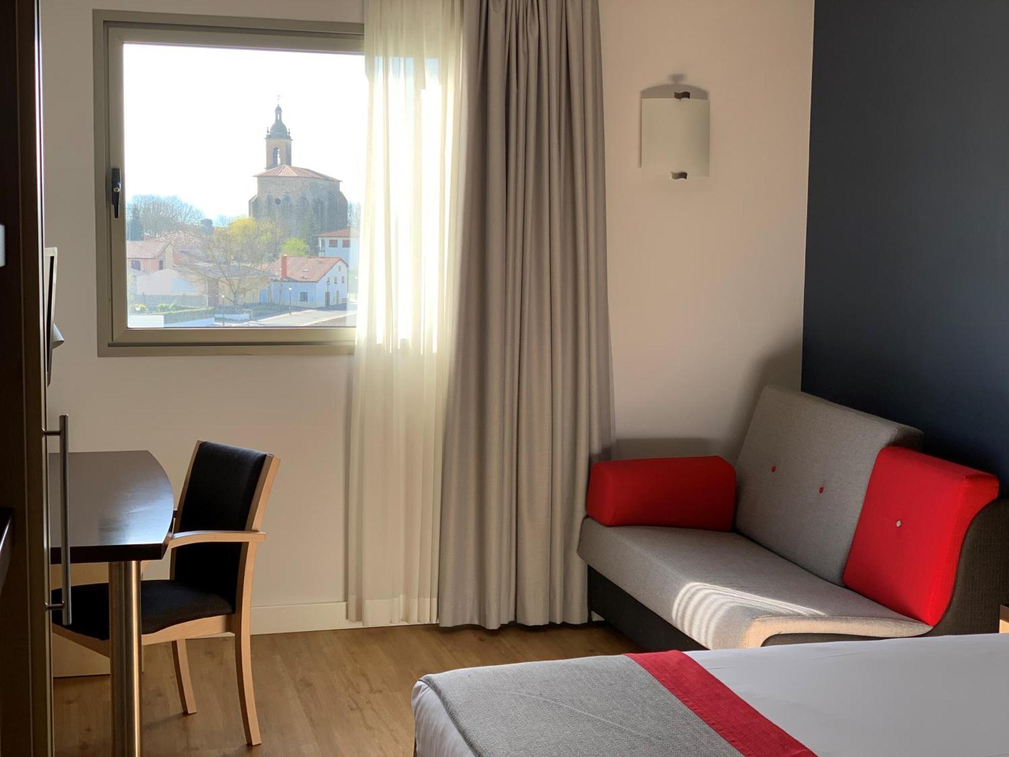 Holiday Inn Express Vitoria By Ihg Bagian luar foto