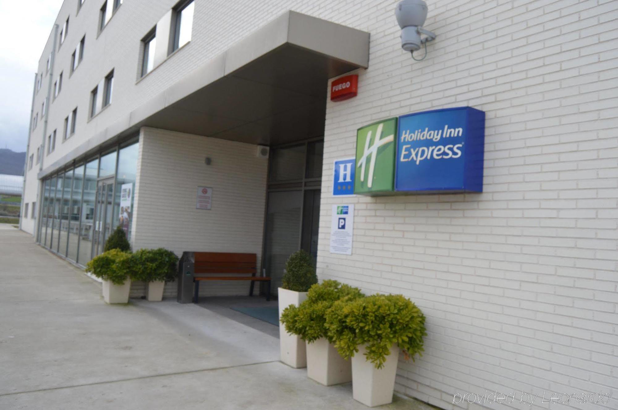 Holiday Inn Express Vitoria By Ihg Bagian luar foto