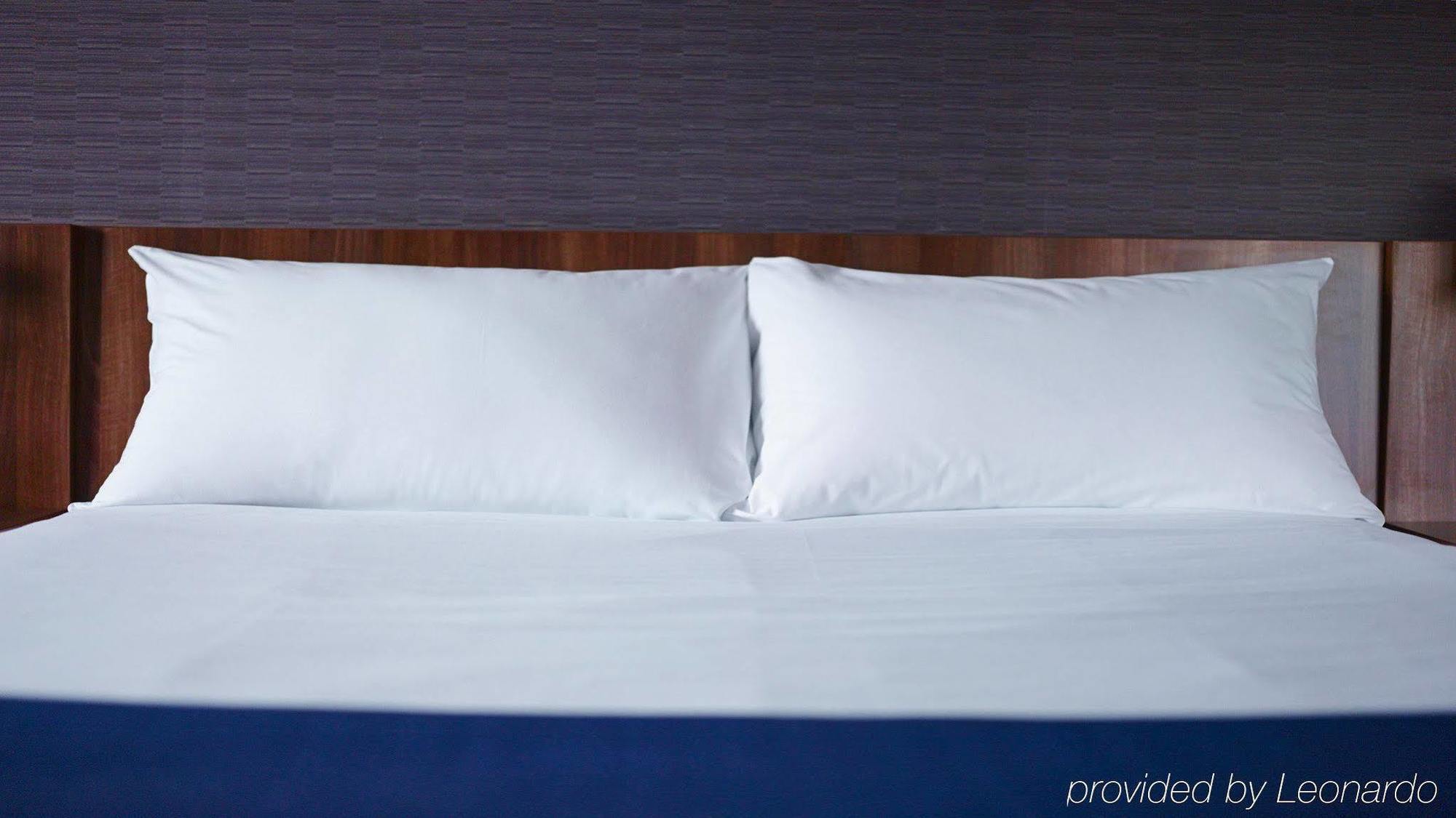 Holiday Inn Express Vitoria By Ihg Bagian luar foto
