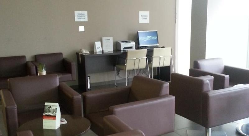 Holiday Inn Express Vitoria By Ihg Bagian luar foto