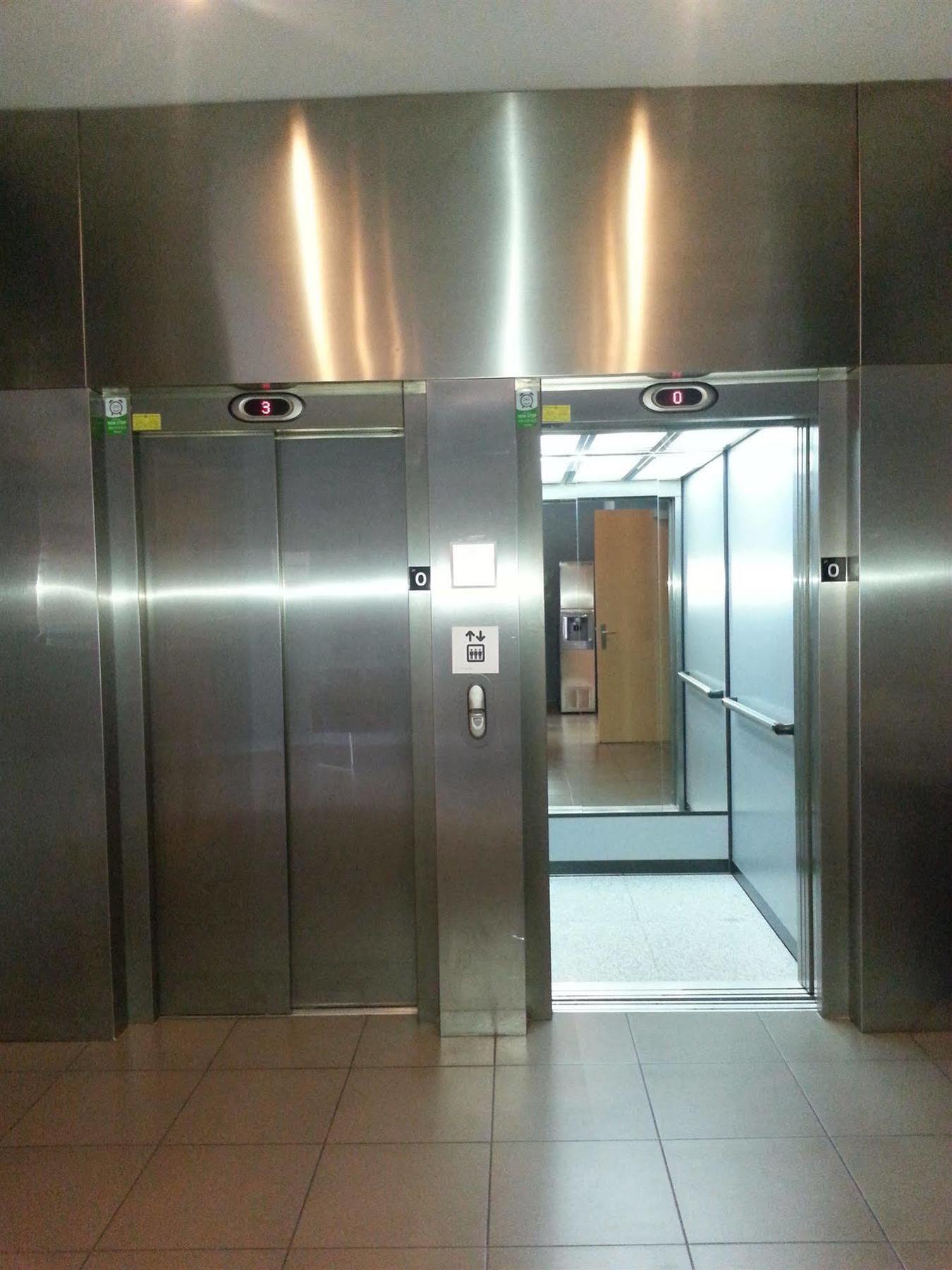 Holiday Inn Express Vitoria By Ihg Bagian luar foto