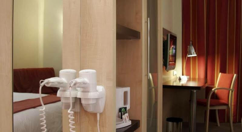 Holiday Inn Express Vitoria By Ihg Bagian luar foto
