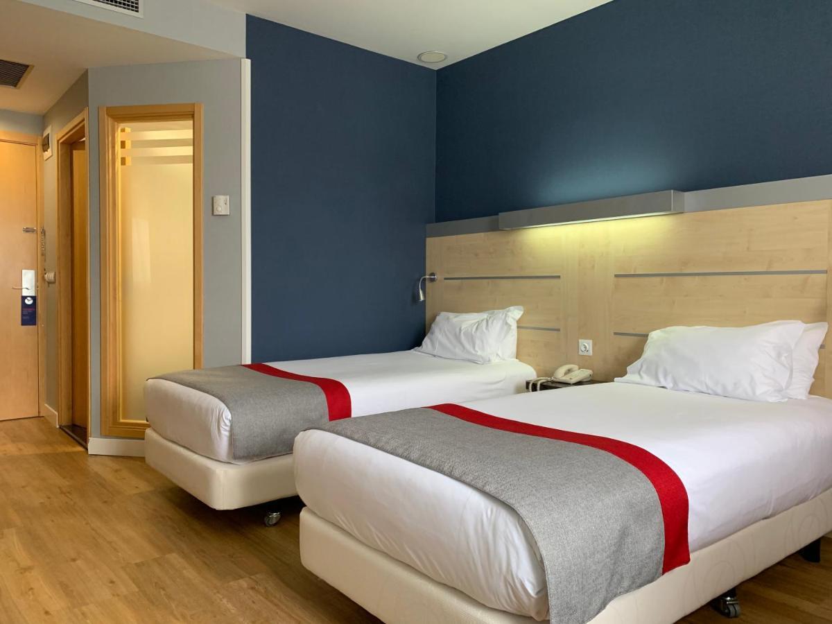 Holiday Inn Express Vitoria By Ihg Bagian luar foto